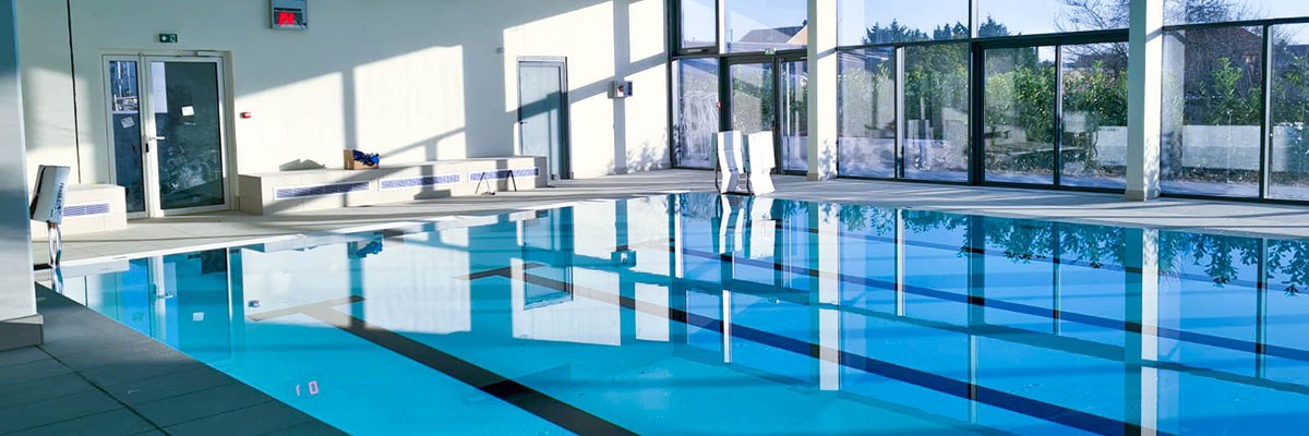 fond mobile de piscine à Pierrefitte-sur-Seine (France)