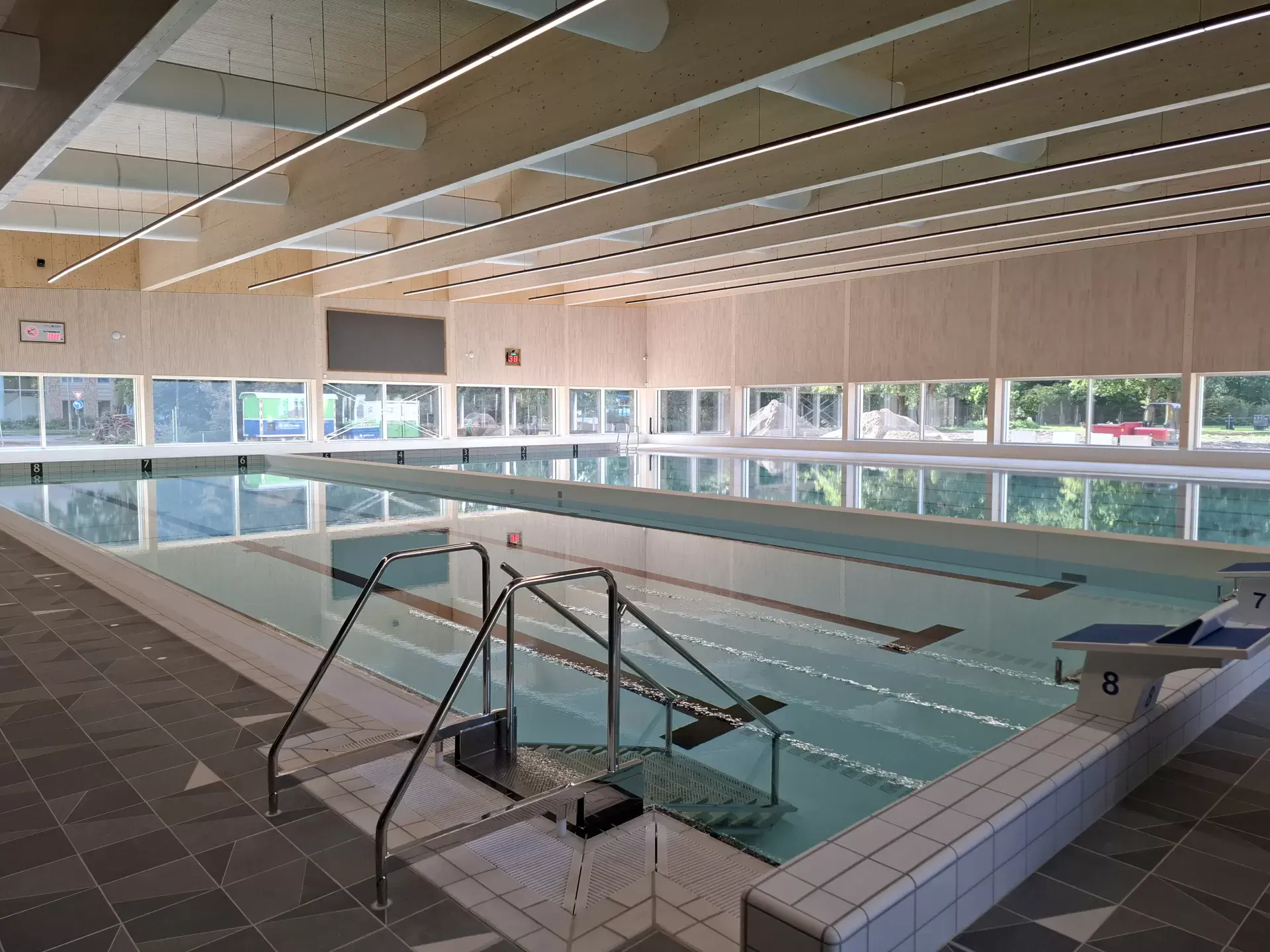 Un double plancher amovible, une installation à deux températures et la conception d'une piscine dans le cadre du projet de Meerkamp